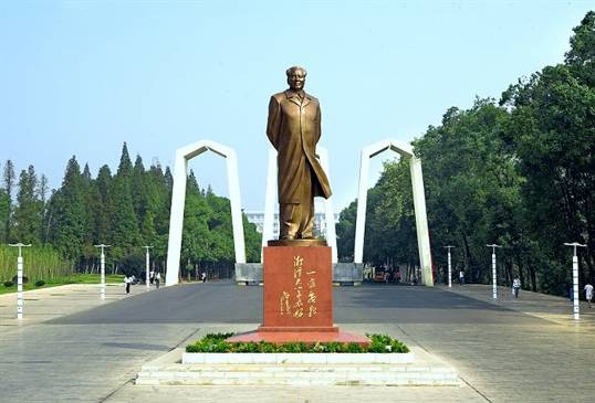 长沙明邦为湘潭大学提供500KW沃尔沃发电机一台