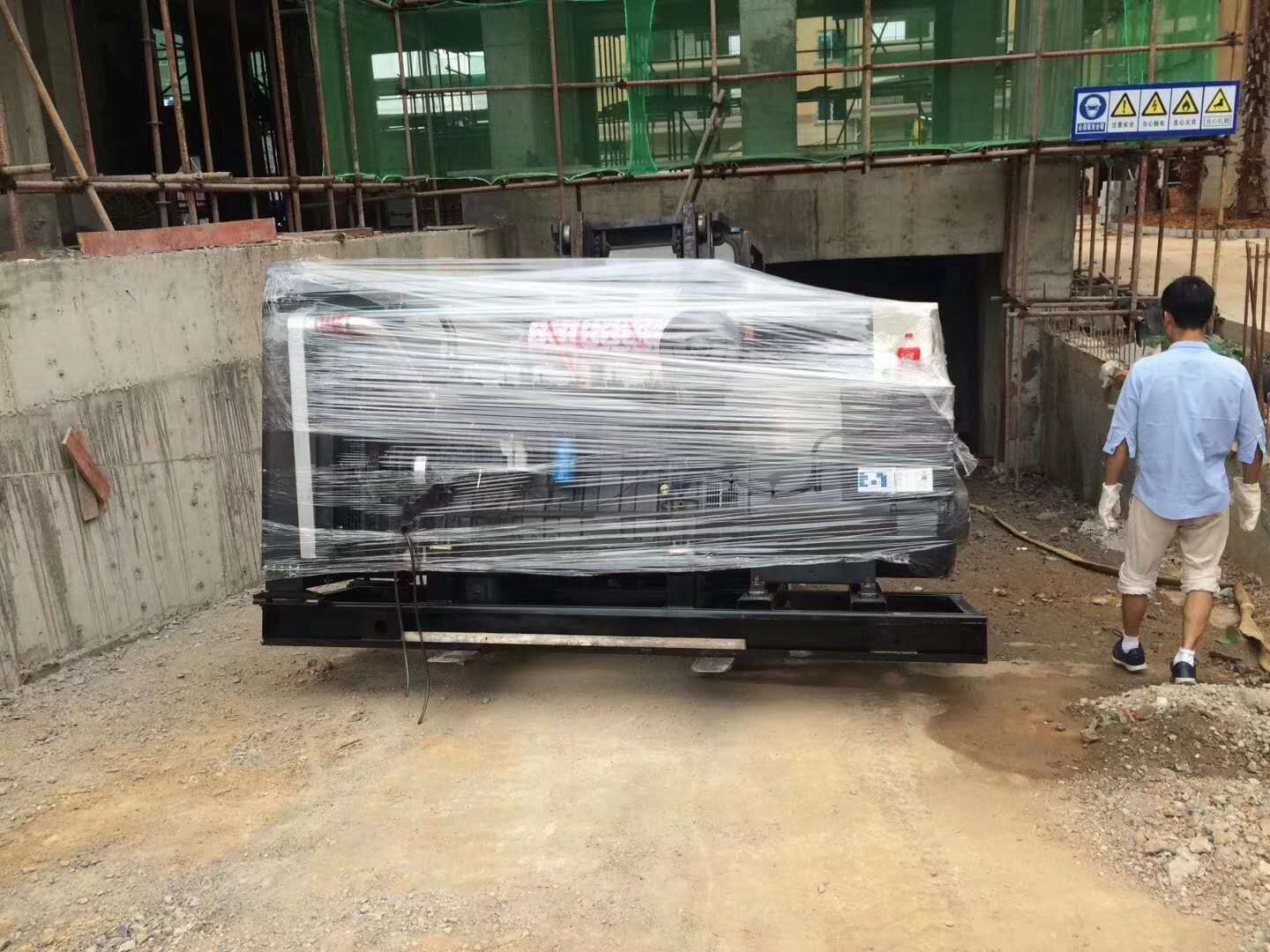 永州道县西班牙花园小区在明邦购置300kw潍柴发电机一台