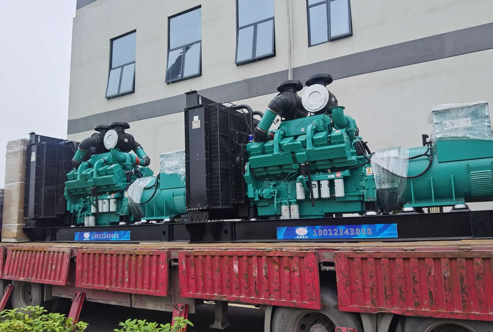 明邦为永州潇湘源学校提供800kw康明斯发电机2台