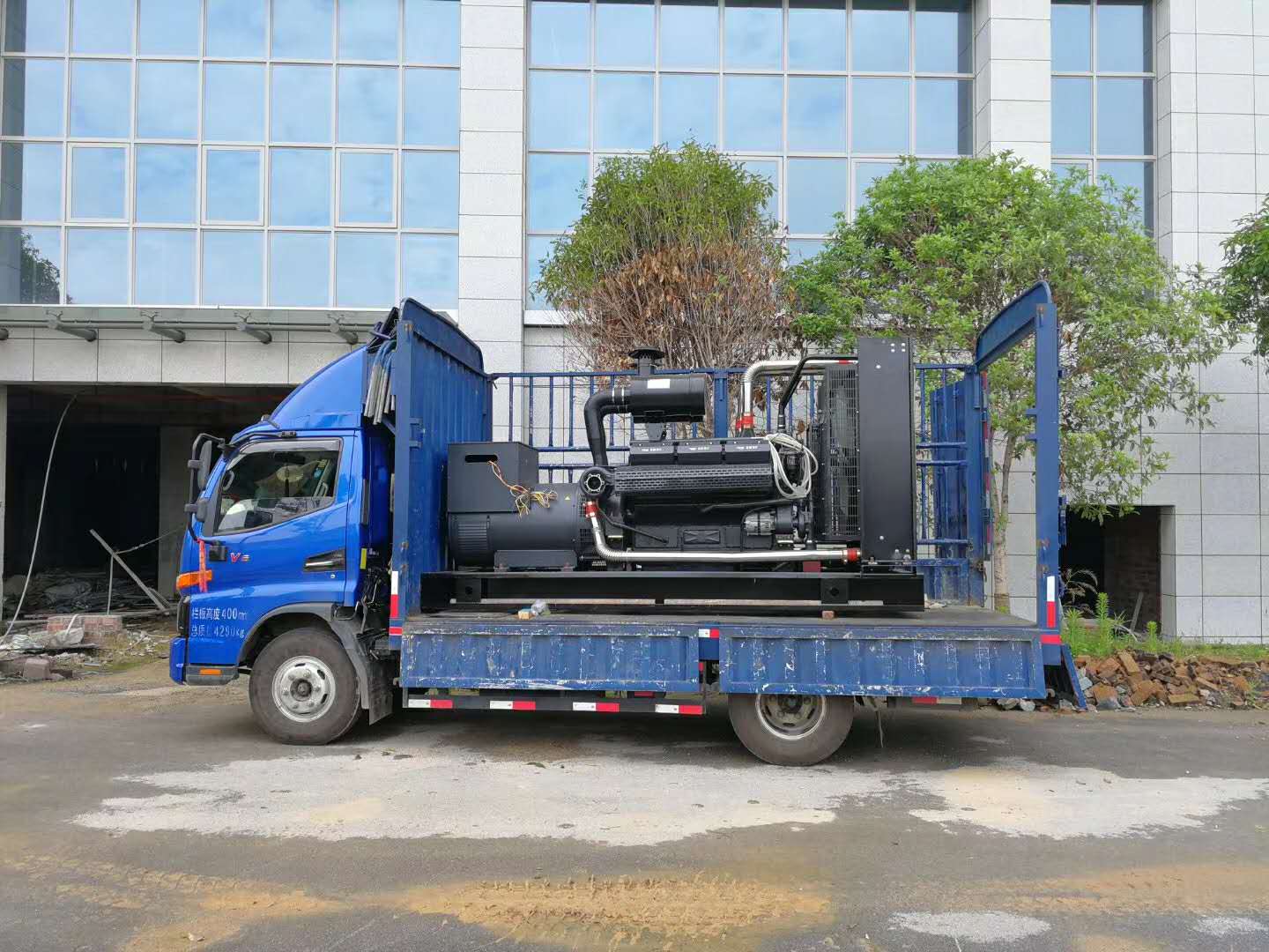 明邦与怀化芷江体育馆签订400kw上柴发电机一台