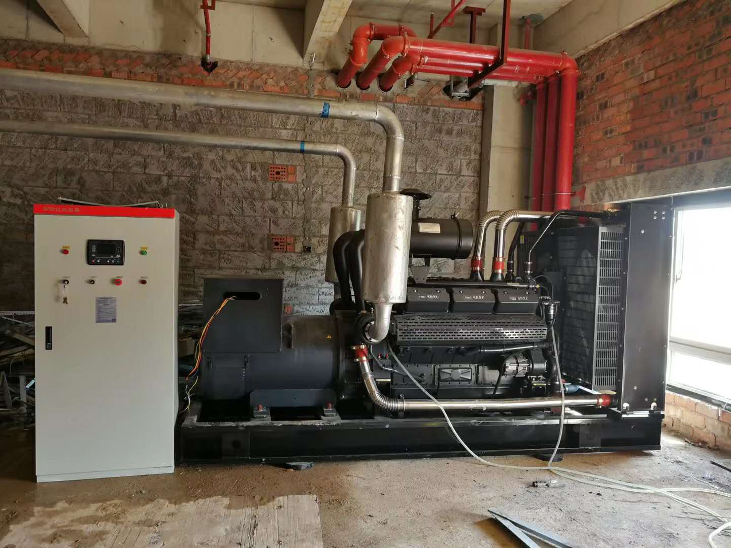 湖北锐风服饰公司与明邦签订300kw上柴发电机一台